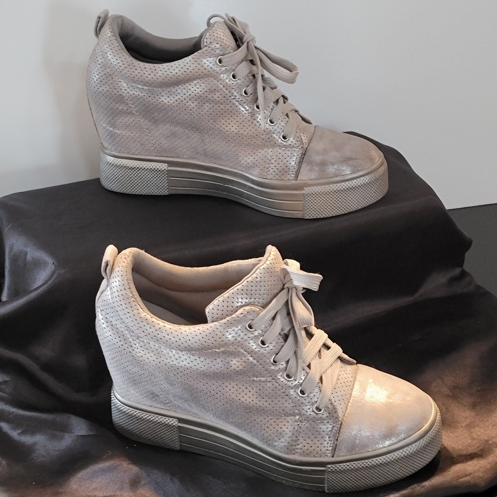 Forever Womens Silver Metallic Perforated Hidden Wedge Sneakers Size 7 High Top